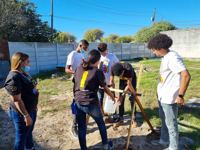 Young people complete a Zlto task that benefits their community.